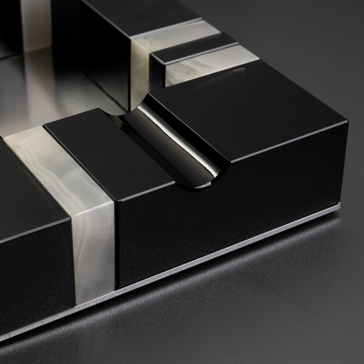 Black & White ashtray — top view, two cigar rests