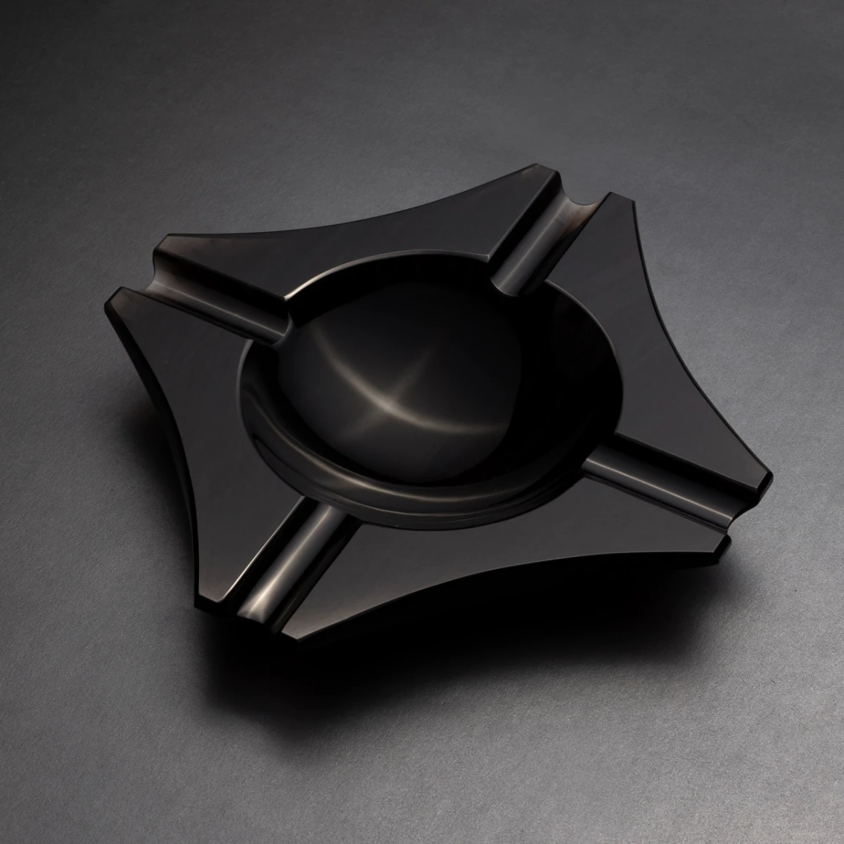 Cataleya star-compass obsidian cigar ashtray — Jet Black single stone