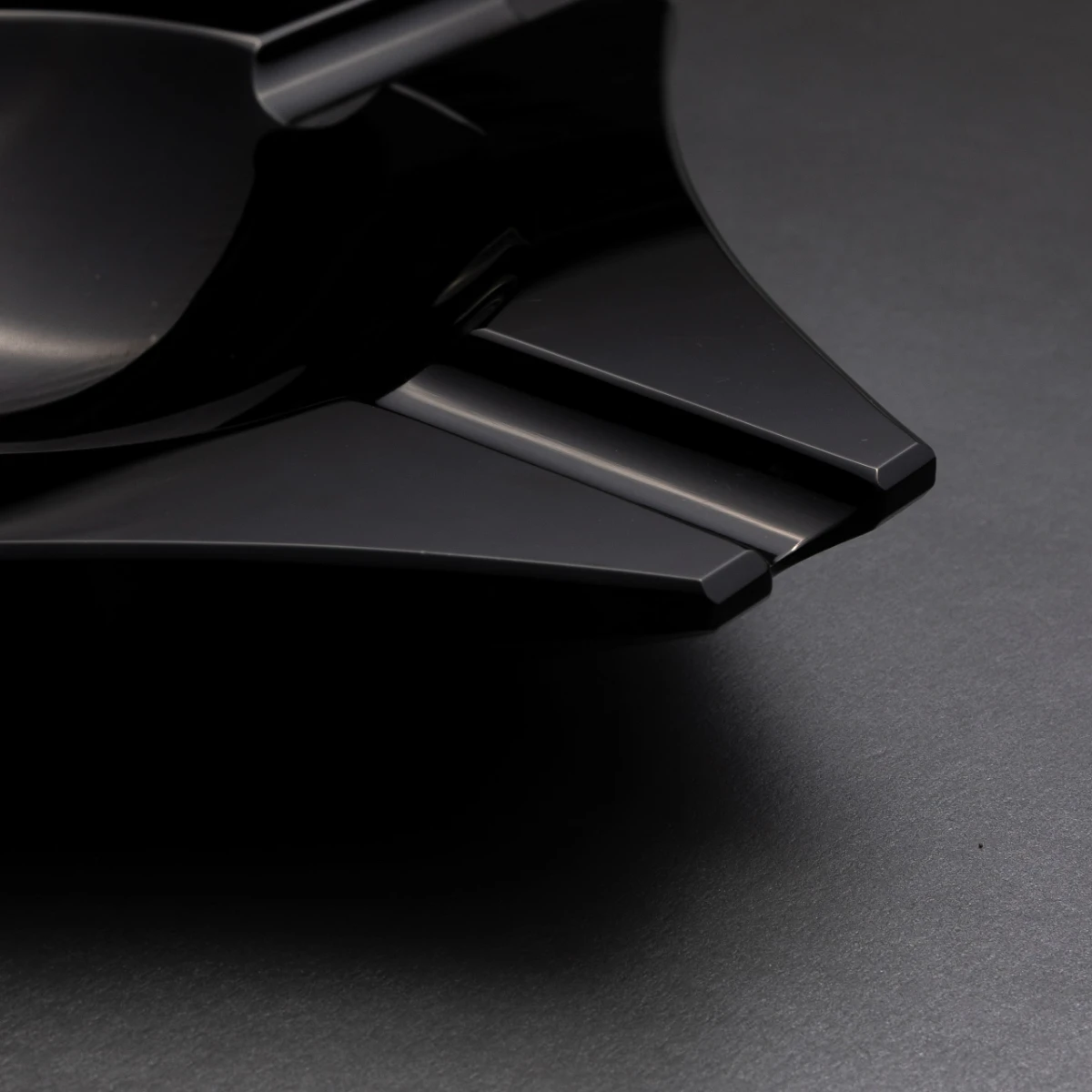 Cataleya ashtray — circular bowl, geometric points, top view