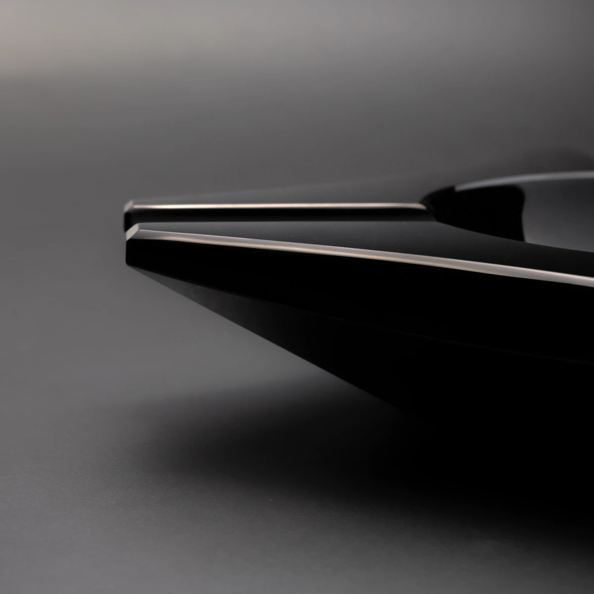 Cataleya ashtray — four cigar rests in star form obsidian