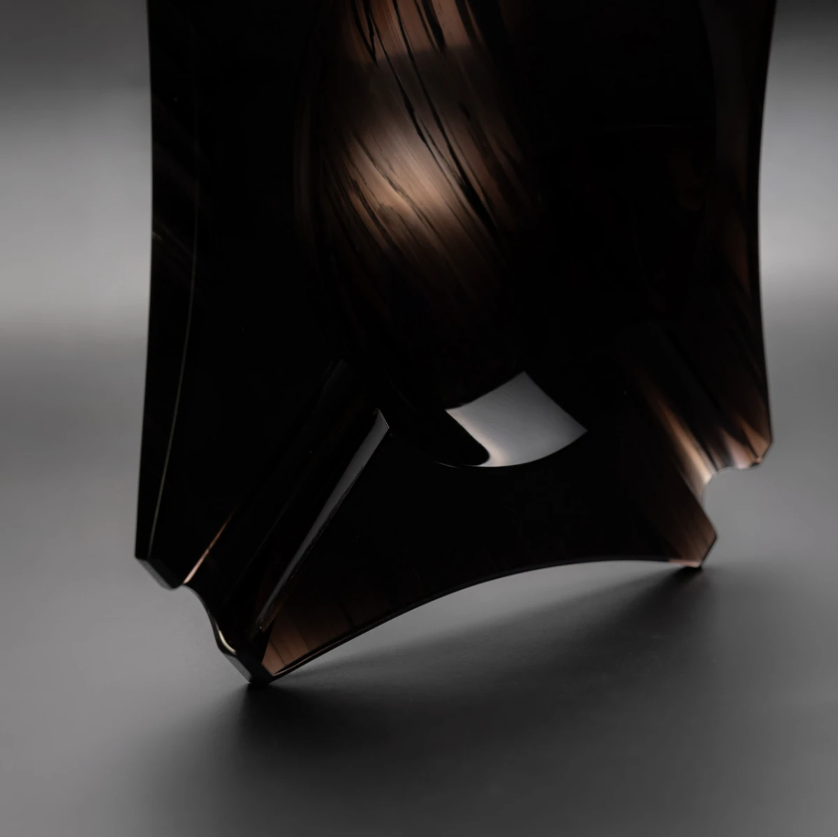 Cataleya ashtray — satin-finished obsidian surface detail