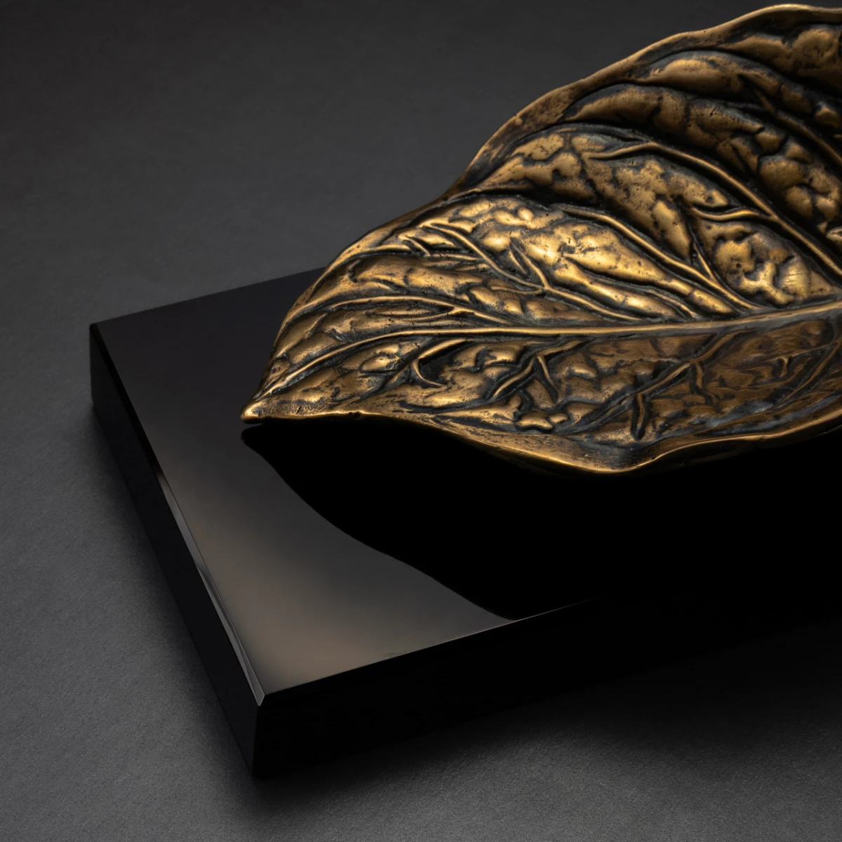 Habano Gold ashtray — brass leaf detail, hand-finished surface