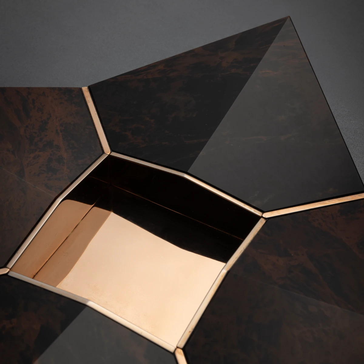 Sinatra Brown Burl ashtray – rose gold detail